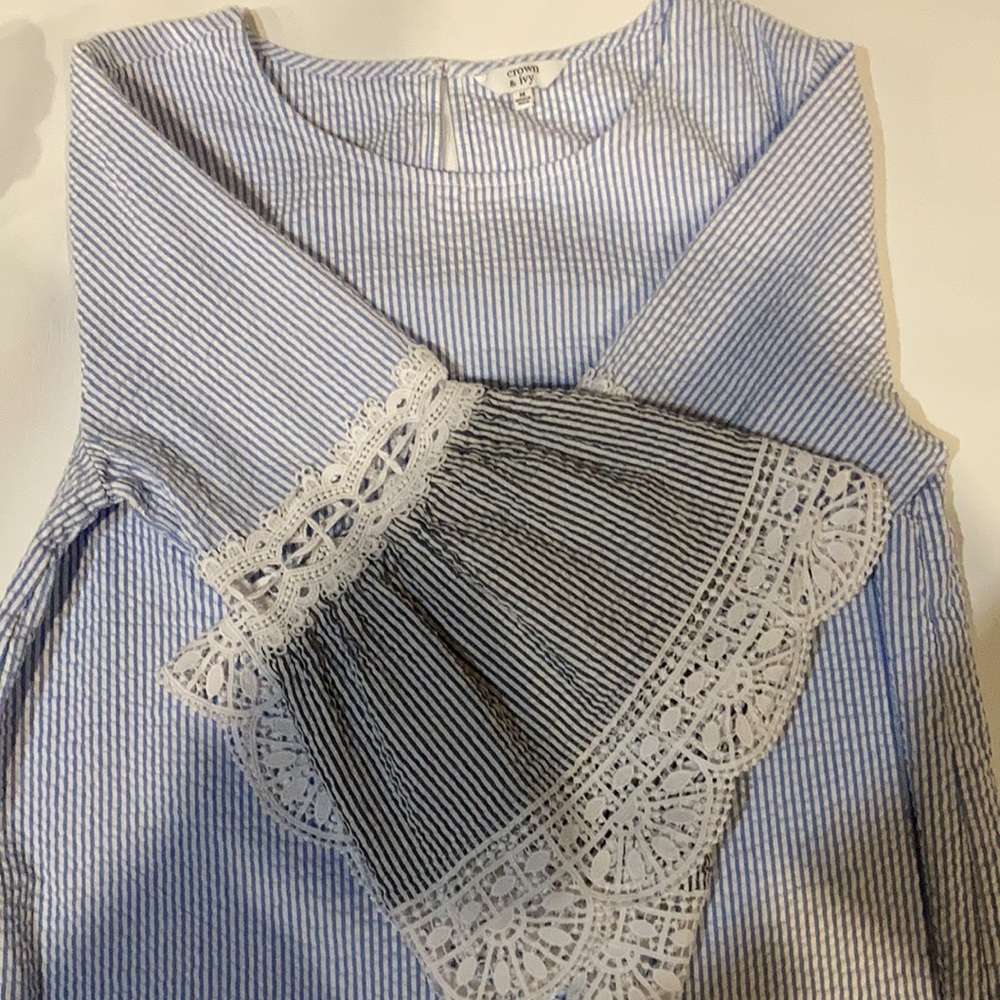NEW Crown & Ivy Seersucker Striped Bell Sleeve Top White Blue Size M